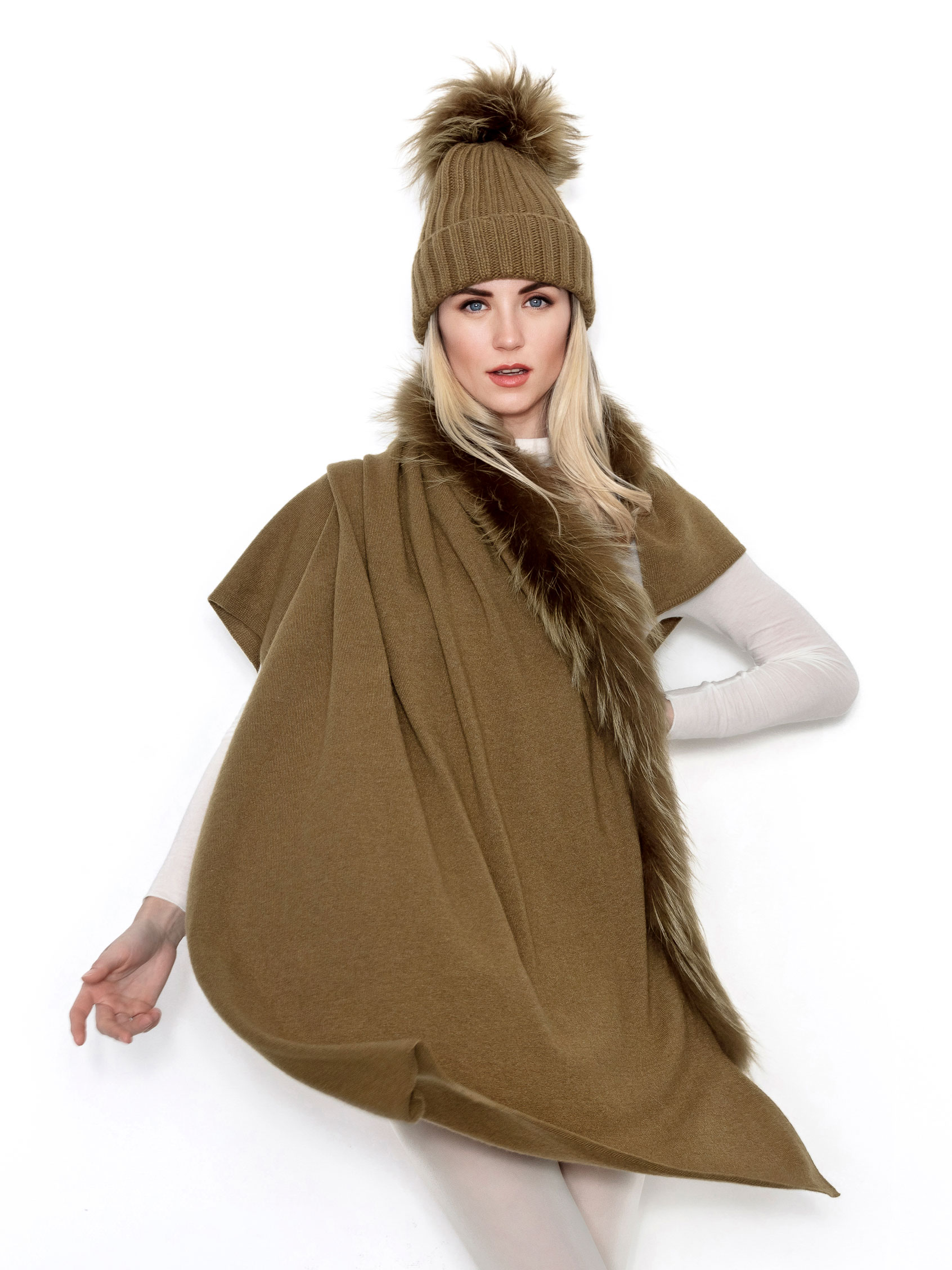 sciarpe in cashmere e lana, finnracoon></p>
<p>SCIARPA WOOL & CASHMERE + FINNRACOON MOD SL21FN</p>
</div>
<div class=